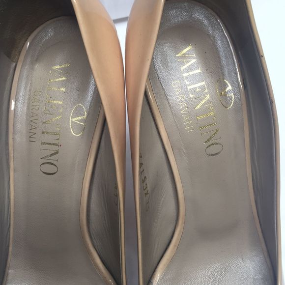 Valentino Garavani Nude Patent Traditonal Pumps 39 - Picture 2 of 12